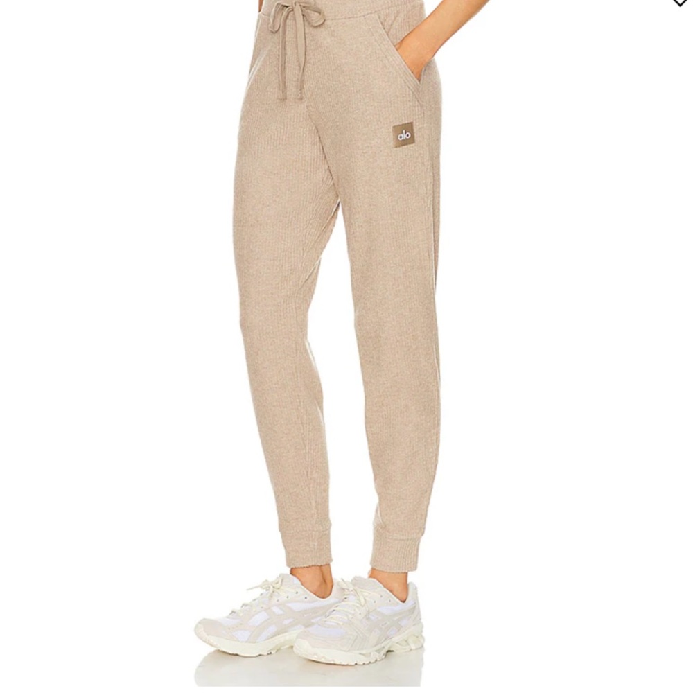 ALO Yoga - Stylish Tan Joggers (never worn)